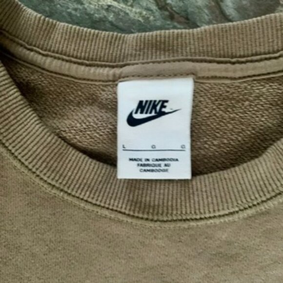 Nike sportswear Classic Fleece Crew Sweatshirt Tan Men’s Large Pullover Workout - Picture 3 of 6